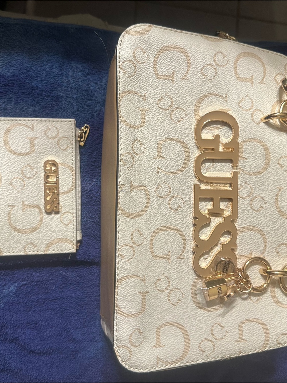 New w/o tags Guess Cream Logo Chain Satchel with Matching Wallet